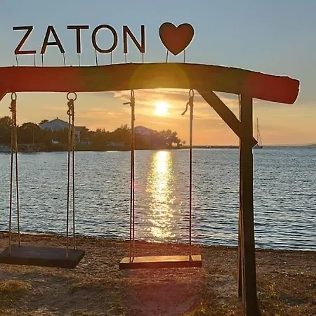 Tonko - S Balkonom Daire
